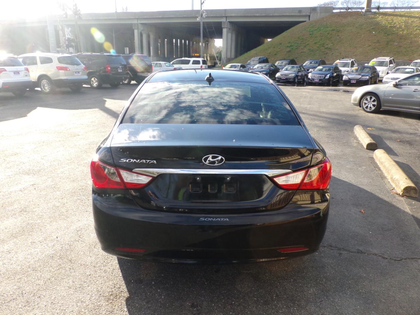 2013 Black Hyundai Sonata GLS (5NPEB4AC3DH) with an 2.4L L4 DOHC 16V engine, 6-Speed Automatic transmission, located at 5700 Curlew Drive, Norfolk, VA, 23502, (757) 455-6330, 36.841885, -76.209412 - Photo#12